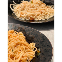 半半組合/油蔥香乾拌麵、酸辣麵