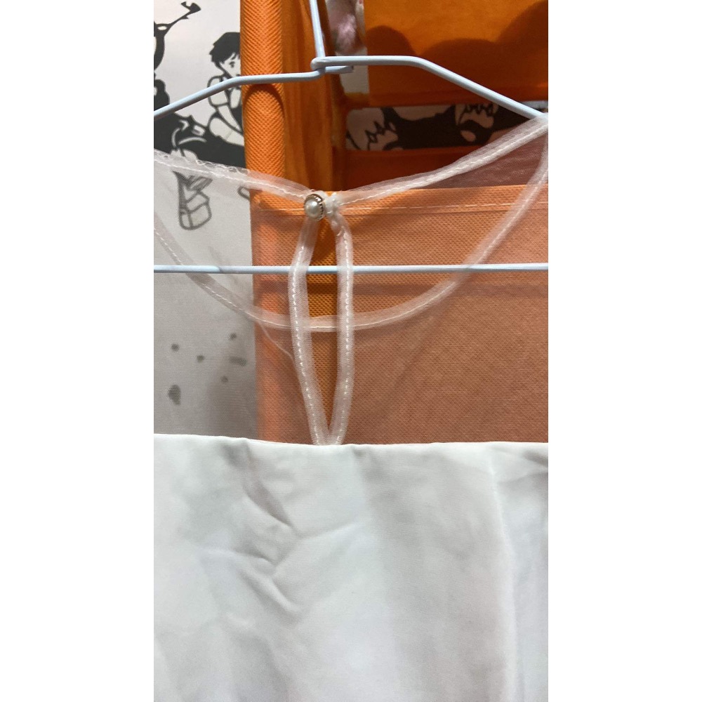 白色透紗氣質荷葉上衣-細節圖2