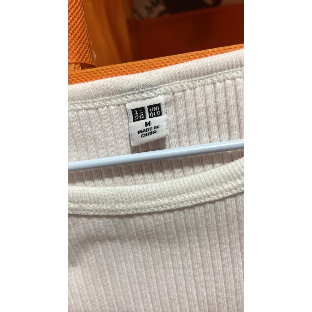 Uniqlo白色短版上衣-細節圖2