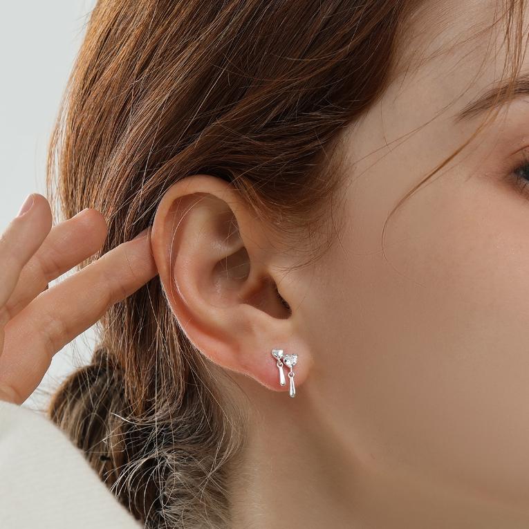 【CARA MIA】愛的微光 蝴蝶耳環 鋯石 流蘇 耳環 耳釘 耳針 飾品 耳扣 耳飾 禮物-細節圖3