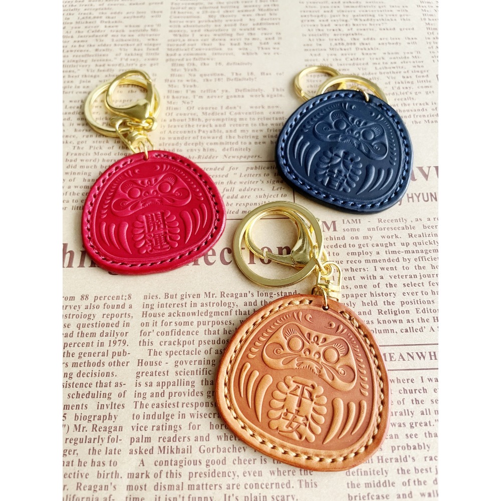 【皮喔】【達摩不倒翁-皮革祈願吊飾 / 悠遊卡】_手工客製 植鞣革 真皮皮革 吊飾 鑰匙圈 汽機車鑰匙圈-規格圖6