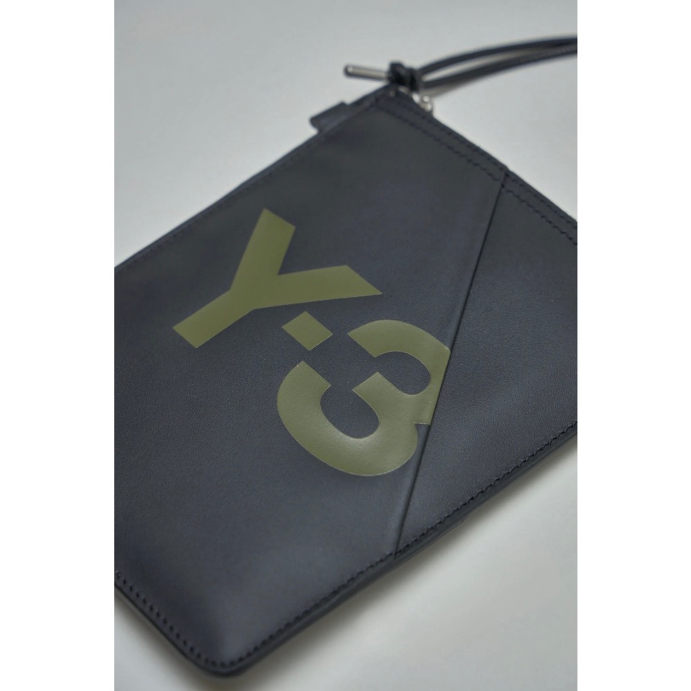 Y-3！Y3！全球限定！低配額！超限定！橄欖綠色、軍綠色💚全真牛皮～頂級側背包、斜背包、頸掛包、旅行袋、手機包、相機包、-細節圖4