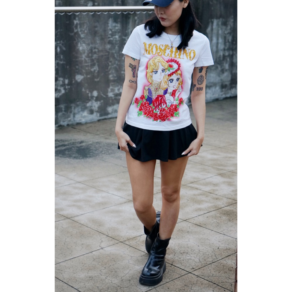 夢幻逸品!MOSCHINO🐻凡爾賽玫瑰🌹歐斯嘉&瑪麗皇后！本宮！傳奇精品!美翻了!白色短袖、T恤、T-Shirt！-細節圖8