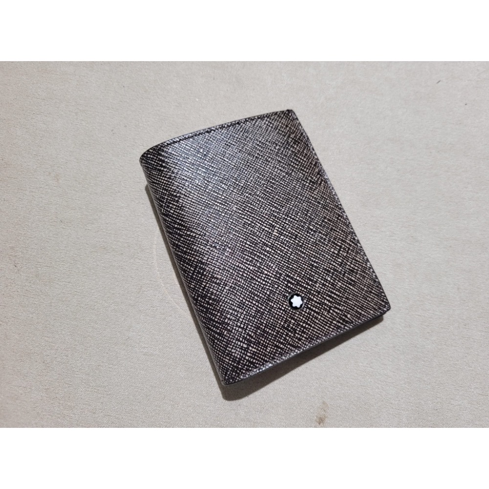 唯美絕版🌸MONTBLANC(萬寶龍)義大利製~頂級精品！唯美高階匠心~防刮牛皮摩卡巧克力砂礫色~中短夾皮夾錢包信用卡夾-細節圖9