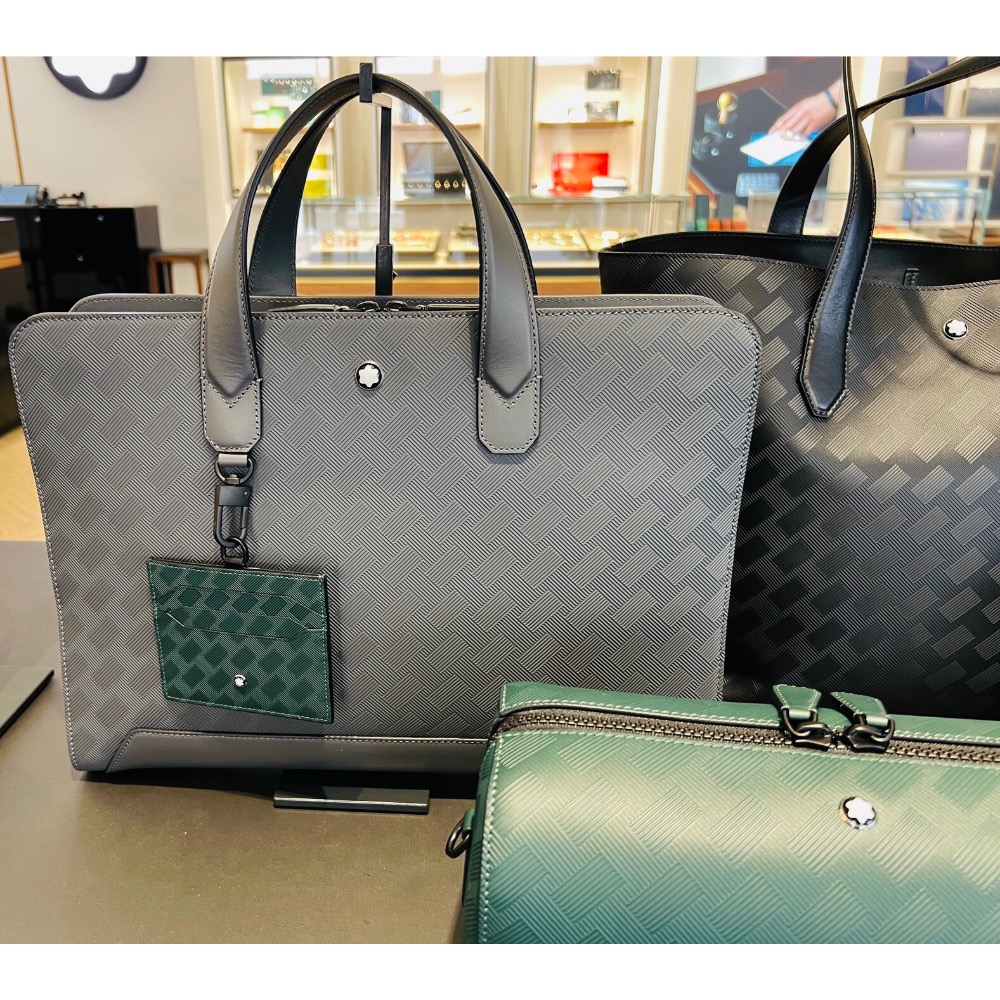 唯美絕版🌸MONTBLANC(萬寶龍)義大利製~頂級精品！英倫~綠色！超唯美風尚高階匠藝！小牛皮~中短夾皮夾錢包信用卡夾-細節圖9