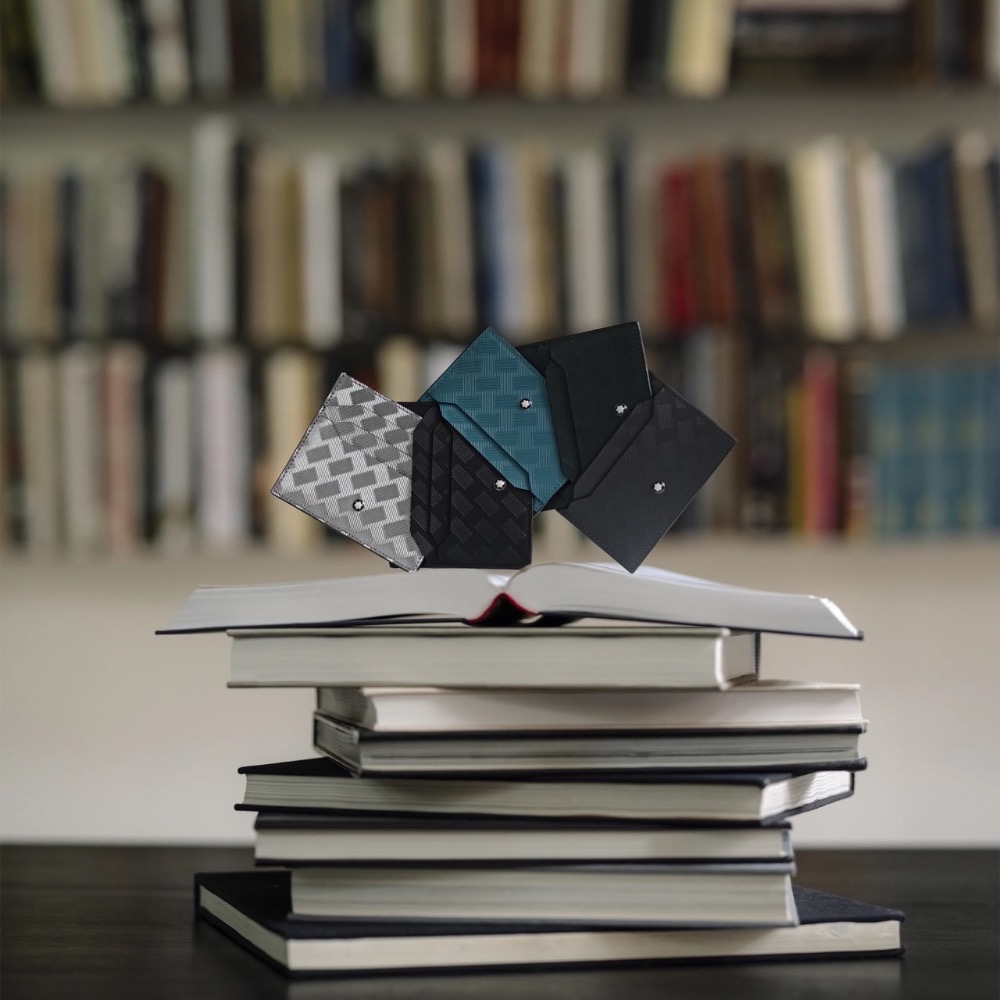 唯美絕版🌸MONTBLANC(萬寶龍)義大利製~頂級精品！墨子~黑色！超唯美風尚高階匠藝！小牛皮~中短夾皮夾錢包信用卡夾-細節圖2