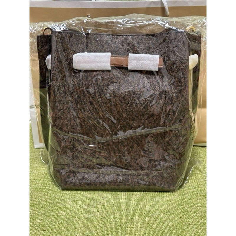 (全新) Michael Kors MK Emilia 扭結 禮物包 水桶包 側背包-細節圖2