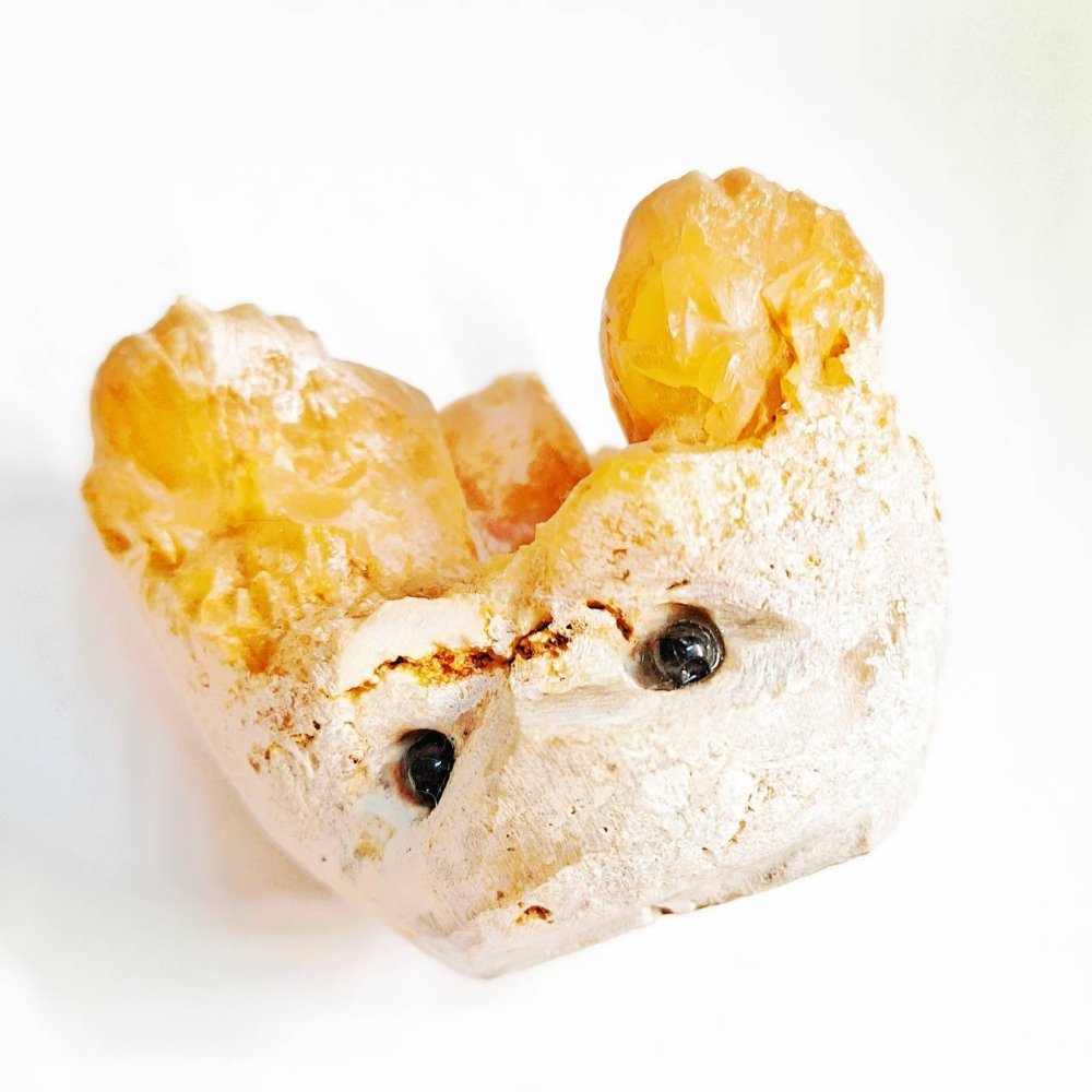 現貨 方解石一字眉小刺蝟擺件 辦公室 書桌 療癒 能量 含鐵礦共生呈現紅色 適合經營社群媒體想打響名聲者 經塔羅檢測-細節圖3