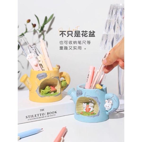 【屋哇🔥台灣現貨】新款 創意 卡通 兔兔 青蛙 蘿蔔 蘿蔔兔 青蛙王子 多肉 花盆 筆筒 茶壺造型 DECO 觀葉植物-細節圖6