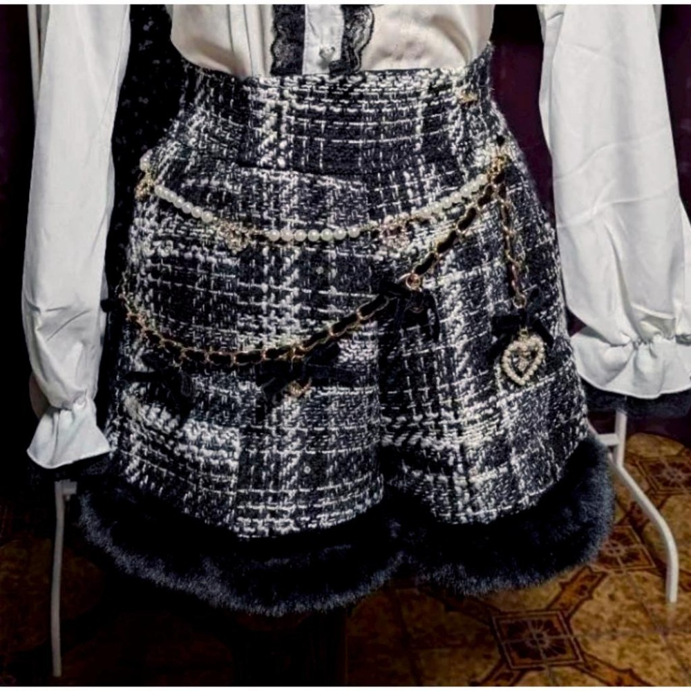 【Lizlisa】日單 黑色小香風 格紋 絨毛邊短褲 珍珠愛心掛 地雷系 量產型 日系 lolita 少女 Y2K 辣妹-細節圖7