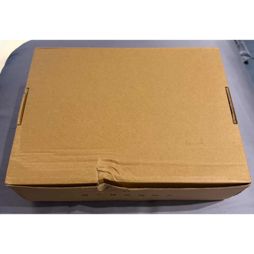 華晨宇～～新世界(USB版)（全新未拆無編號）（內四有磕碰如圖）-細節圖4