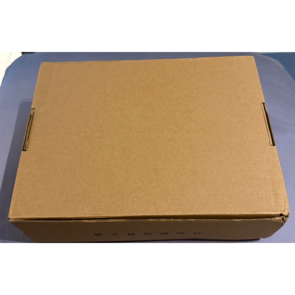 華晨宇～～新世界(USB版)（全新未拆無編號）（內四有磕碰如圖）02-細節圖4