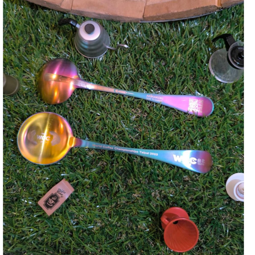 拾穗精品咖啡 -  AKIRAKOKI 正晃行 鍍鈦杯測匙 限定優惠組 送紀念款杯測熊 送帆布收納袋 /帆布手提袋-細節圖2