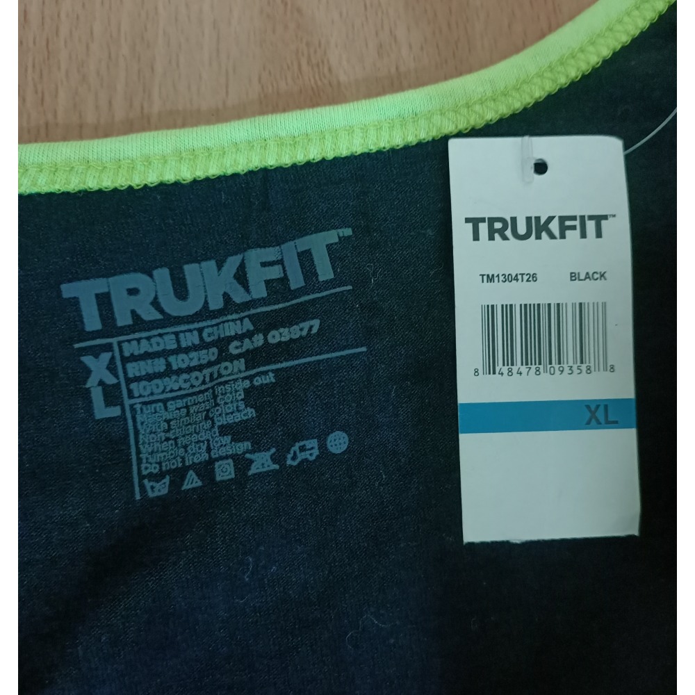 瑕疵 夏季TRUKFITTRUK IT TANK TOP 字母運動背心上衣 - XL (印花有染色+黏黏的,介意勿買)-細節圖3