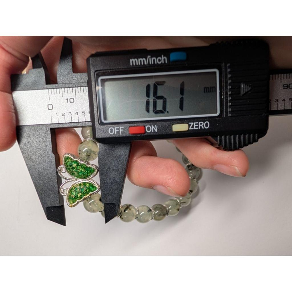 亮綠閃蝴蝶 葡萄石 設計手環 8.5mm,合金塑膠蝴蝶-細節圖9