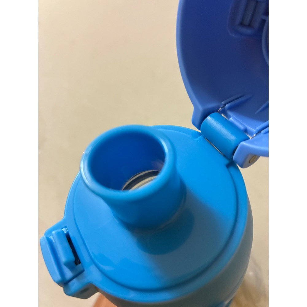 ［現貨］迪士尼正版授權 藍色3D米奇耳朵造型水壺直飲款 無吸管(彩盒微損反應至價格上）-細節圖4