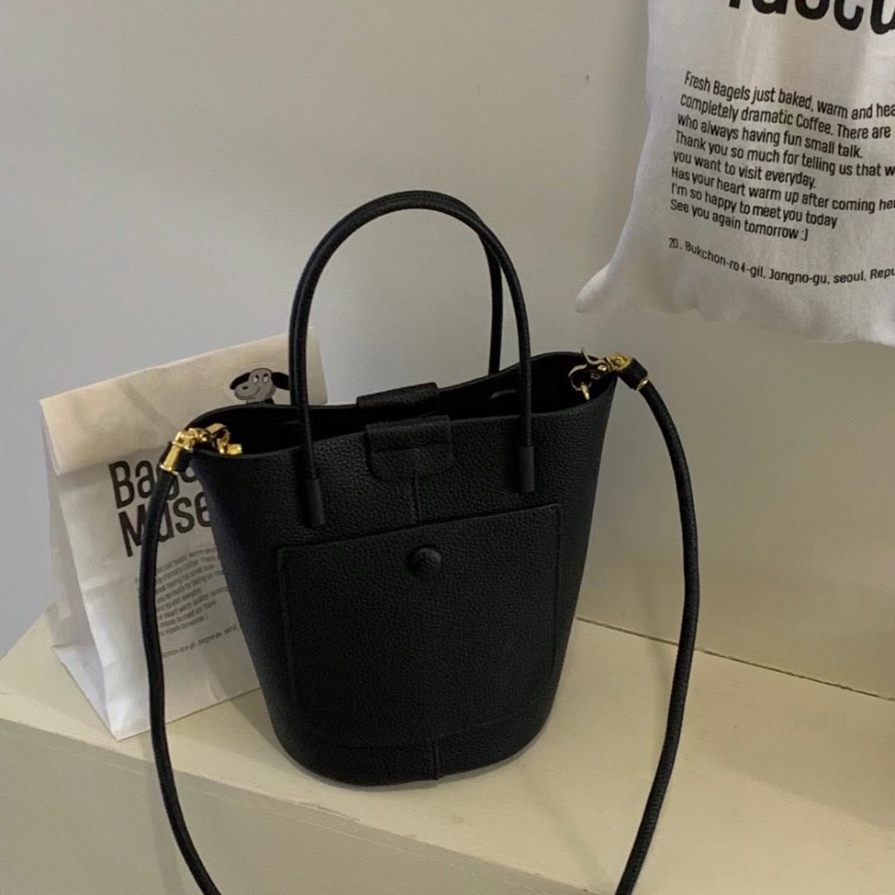 韓國代購🇰🇷破萬銷量手工牛皮水桶包🎀可手提側背（附兩款背帶）-細節圖6