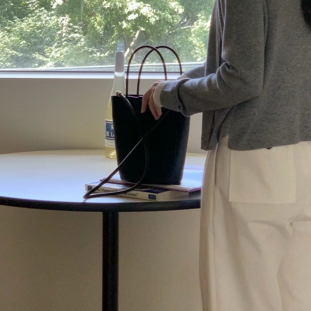 韓國代購🇰🇷破萬銷量手工牛皮水桶包🎀可手提側背（附兩款背帶）-細節圖7