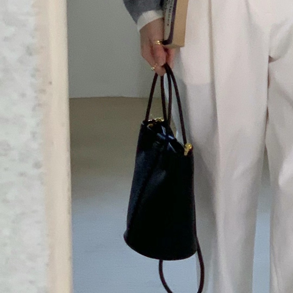 韓國代購🇰🇷破萬銷量手工牛皮水桶包🎀可手提側背（附兩款背帶）-細節圖8