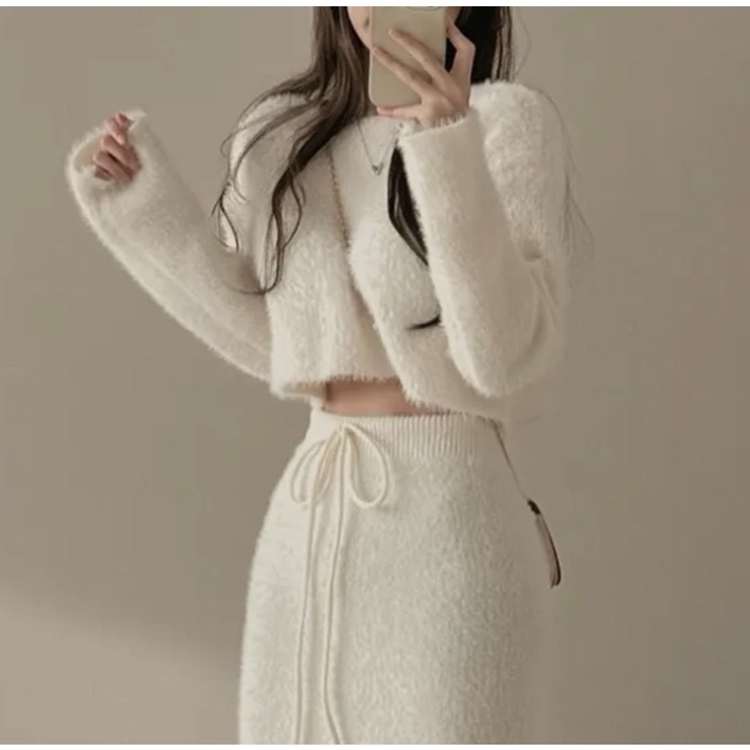 ￼韓國連線🇰🇷正韓秋冬仿貂絨針織短版毛衣+高腰包臀半身裙兩件套-規格圖9