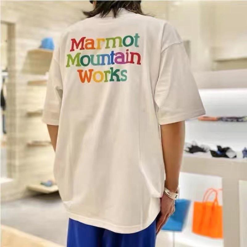 《米諾潮流》BEAMS x MARMOT PRINT 聯名彩虹字母印花休閒短袖T恤-細節圖4