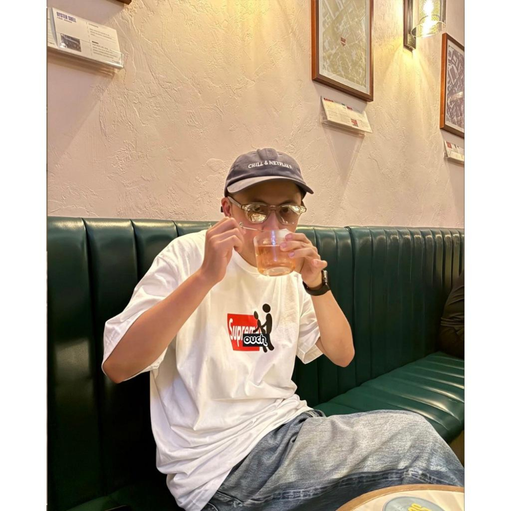 【FAT MAN】SPRME FW25 STICK TEE 男女同款 寬鬆版型-細節圖4