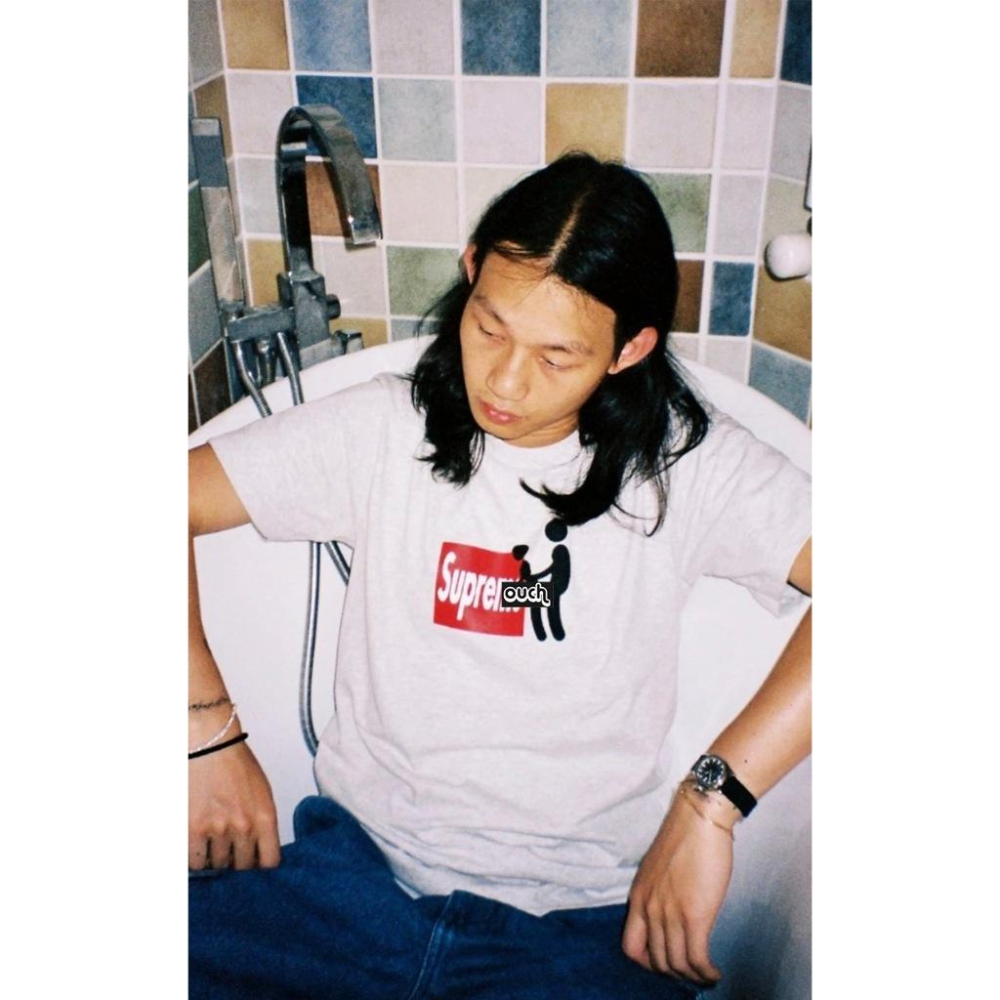 【FAT MAN】SPRME FW25 STICK TEE 男女同款 寬鬆版型-細節圖5
