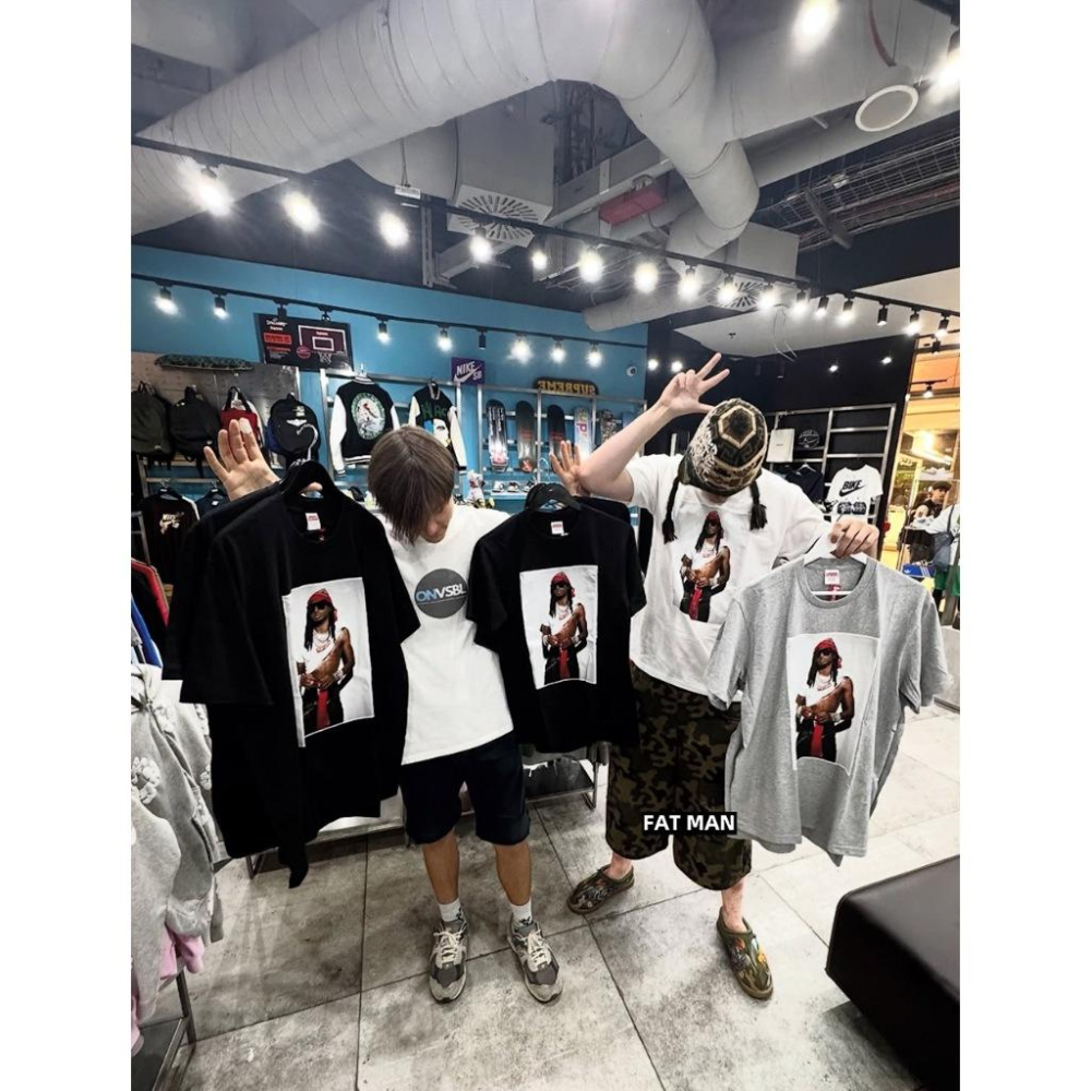 【FAT MAN】SPRME FW25 PLAYBOI CARTI Photo Print TEE  寬鬆短袖 寬鬆版型-細節圖9