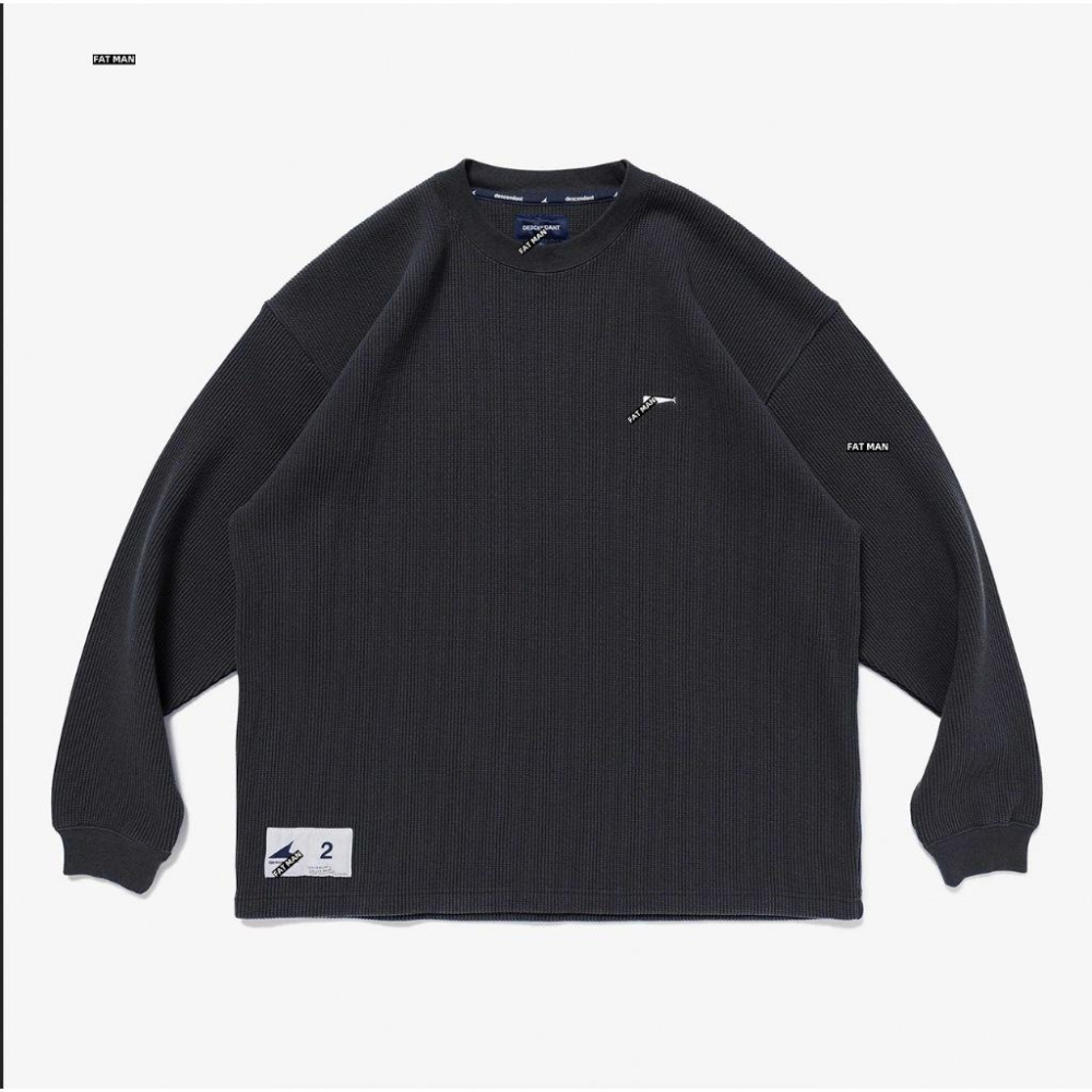 【胖胖俠】DESNDNT 鯨魚刺繡華夫格長袖Tee 日系純棉 寬鬆慵懶風穿搭推薦 男女同款-細節圖5