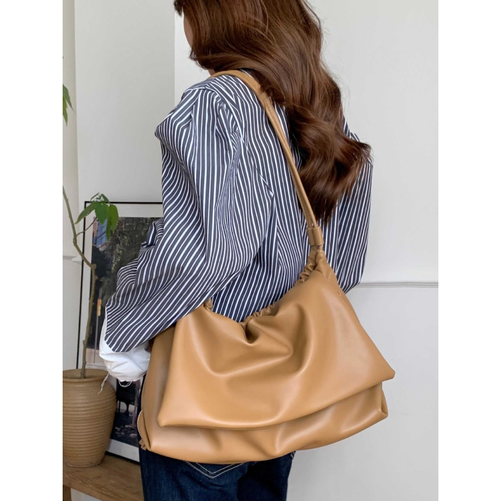 軟皮質❤❤P01韓國空運🇰🇷包蓋式拉繩皺褶通勤腋下包 單肩包 郵差包 方包 水桶包 托特包 大容量 韓國包包-細節圖3