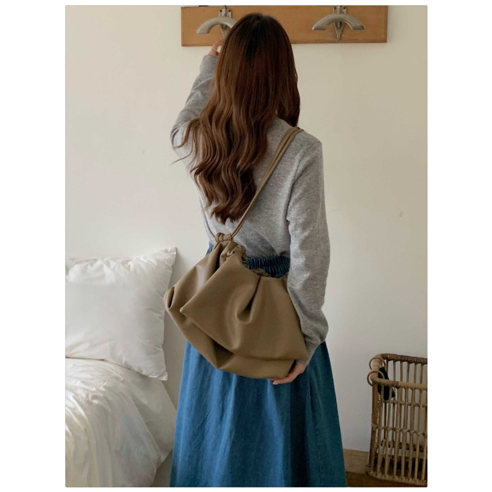 軟皮質❤❤P01韓國空運🇰🇷包蓋式拉繩皺褶通勤腋下包 單肩包 郵差包 方包 水桶包 托特包 大容量 韓國包包-細節圖7