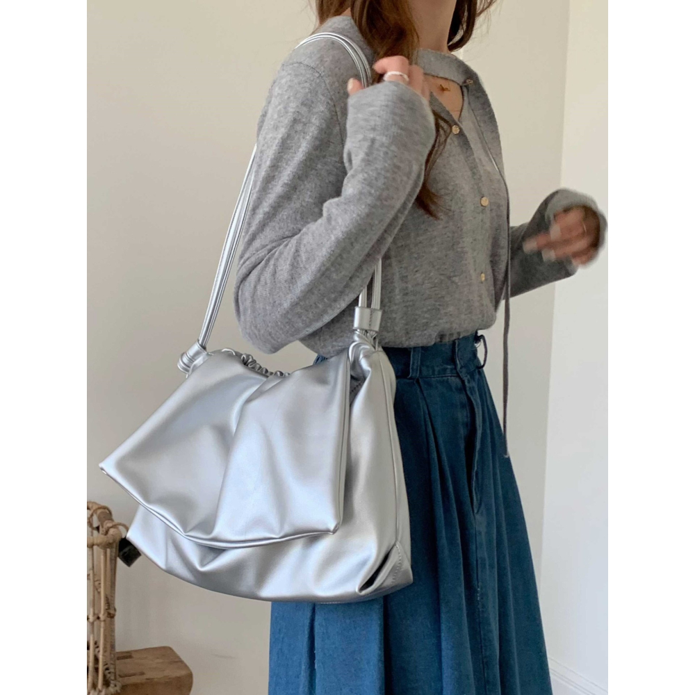 軟皮質❤❤P01韓國空運🇰🇷包蓋式拉繩皺褶通勤腋下包 單肩包 郵差包 方包 水桶包 托特包 大容量 韓國包包-細節圖8