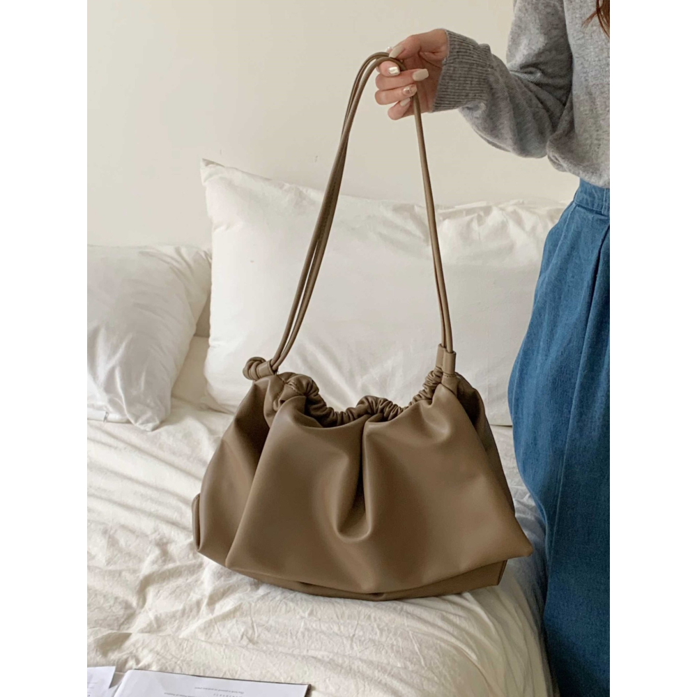 軟皮質❤❤P01韓國空運🇰🇷包蓋式拉繩皺褶通勤腋下包 單肩包 郵差包 方包 水桶包 托特包 大容量 韓國包包-細節圖11