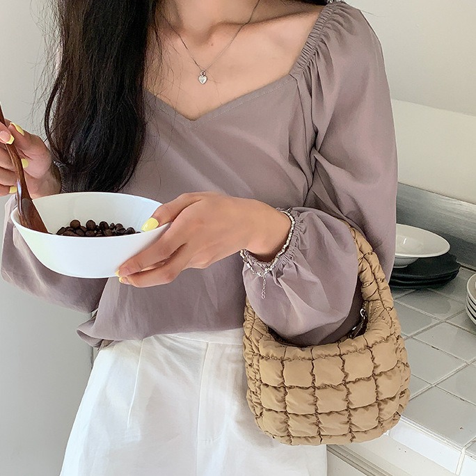 🍬新色處理🌳R03好看又很能裝🍪🍪韓國代購🇰🇷濃粹焦糖餅乾手提包 餅乾包 單肩包 雲朵包 皺褶包 泡芙雲朵-細節圖8