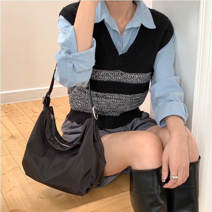 🍻為生活做減法🚲R36韓國空運🇰🇷法式極簡尼龍單肩包 時尚腋下包 高級感包包 拼接腋下包 尼龍包 韓國好評 -細節圖3