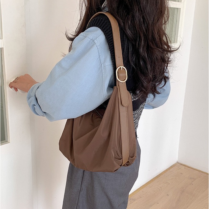 🍻為生活做減法🚲R36韓國空運🇰🇷法式極簡尼龍單肩包 時尚腋下包 高級感包包 拼接腋下包 尼龍包 韓國好評 -細節圖5