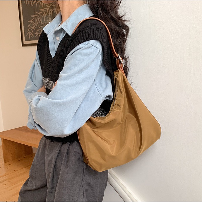 🍻為生活做減法🚲R36韓國空運🇰🇷法式極簡尼龍單肩包 時尚腋下包 高級感包包 拼接腋下包 尼龍包 韓國好評 -細節圖9