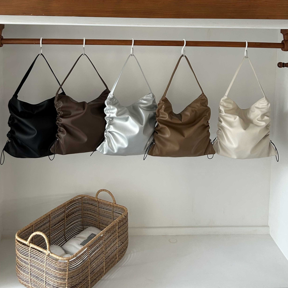 🎶造型自由調整🐻P05韓國空運🇰🇷側邊拉繩皺褶大容量托特包 水桶包 軟皮 單肩包 腋下包 極簡 抽繩水桶包 -細節圖2