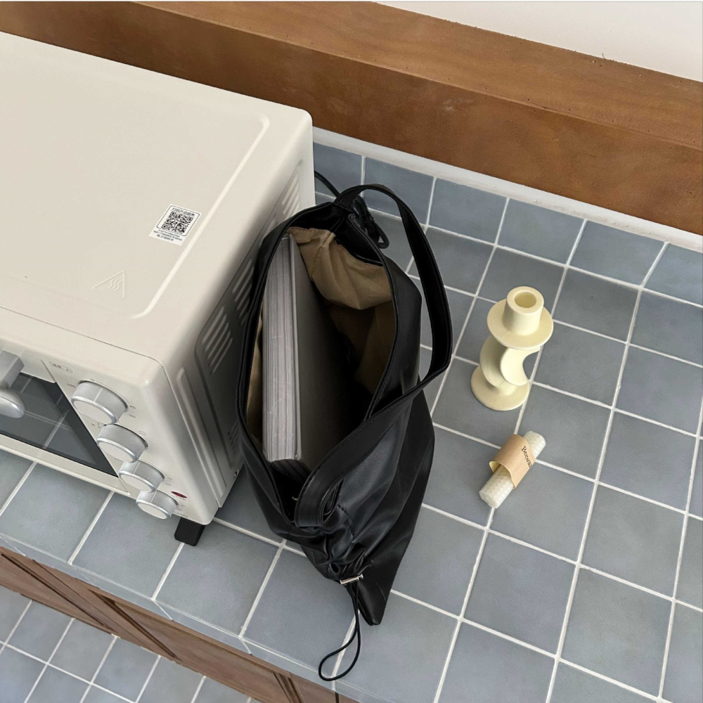 🎶造型自由調整🐻P05韓國空運🇰🇷側邊拉繩皺褶大容量托特包 水桶包 軟皮 單肩包 腋下包 極簡 抽繩水桶包 -細節圖6