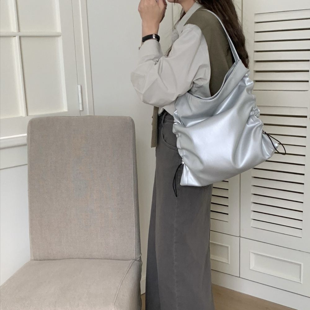 🎶造型自由調整🐻P05韓國空運🇰🇷側邊拉繩皺褶大容量托特包 水桶包 軟皮 單肩包 腋下包 極簡 抽繩水桶包 -細節圖8