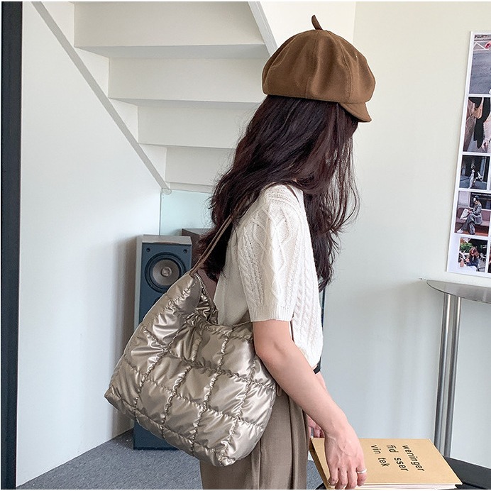 可調雙肩帶💫咖啡金美翻😍R42韓國空運🇰🇷時髦雙肩帶經典格子托特包 大容量包包 通勤包 雲朵包 棉服包 單肩-細節圖6