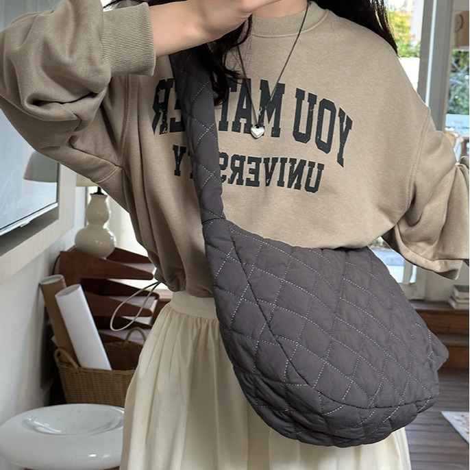 🍭雙拉鍊呦🌝R56韓國空運🇰🇷軟萌系明線菱格紋斜跨包 棉服包 雙拉鍊包包 單肩包 斜背包 側背包 大容量包包-細節圖4