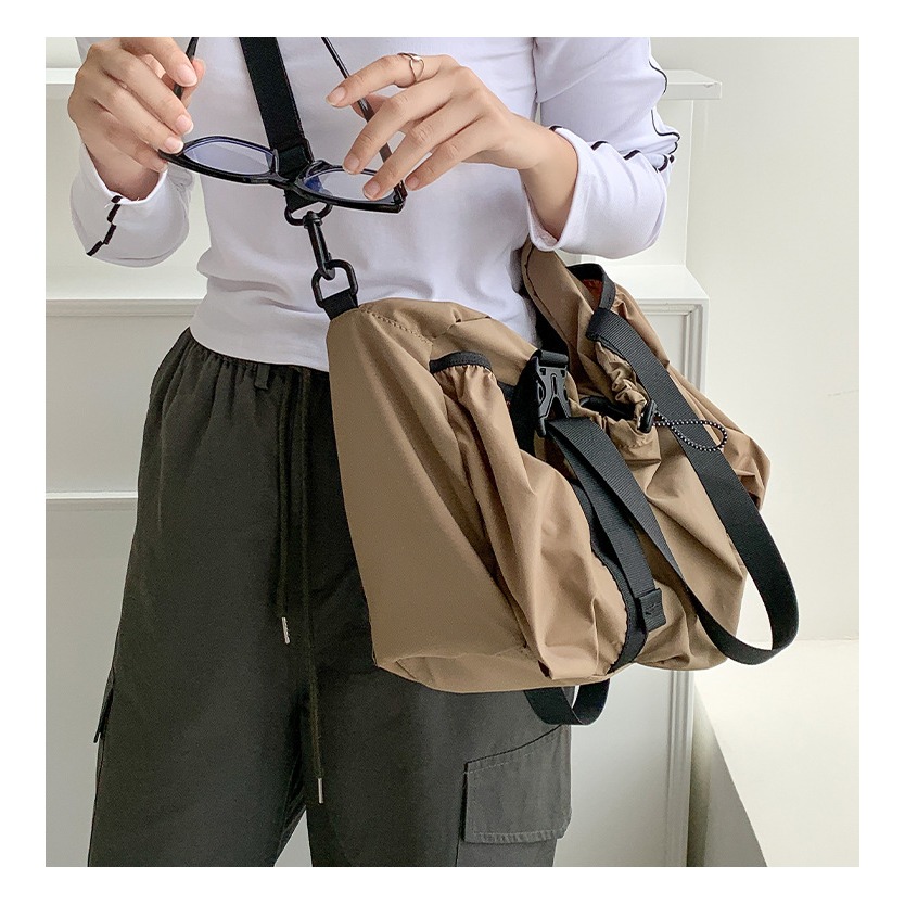 大容量防水💜🌛U37韓國🇰🇷空運防水托特包 通勤包 單肩包 小眾設計 旅行布袋 休閒斜跨包 高級感包包 韓國-細節圖3