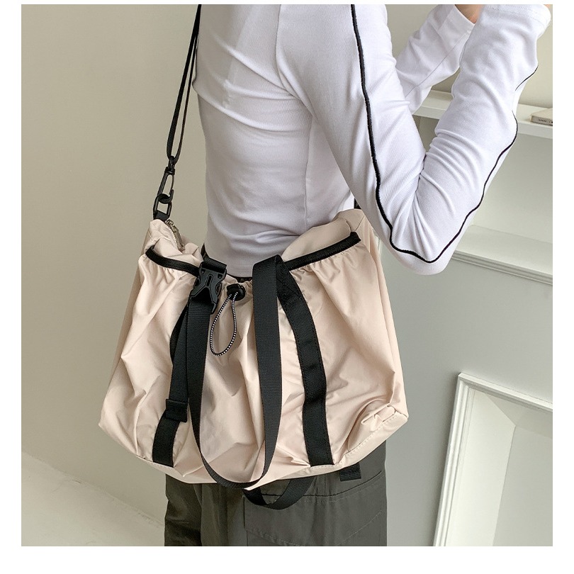 大容量防水💜🌛U37韓國🇰🇷空運防水托特包 通勤包 單肩包 小眾設計 旅行布袋 休閒斜跨包 高級感包包 韓國-細節圖6