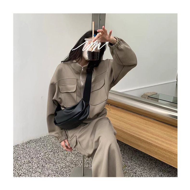 🙋簡約輕復古😎F02韓國🇰🇷代購秋冬新潮款 斜跨包 休閒百搭 寬肩帶 單肩包 側背包 韓國包包 軟皮 枕頭包-細節圖3