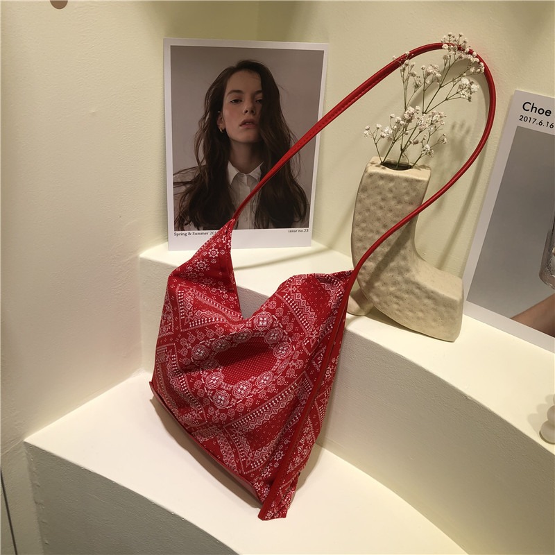 超美復古圖騰✡✡📸N15韓國空運🇰🇷復古圖騰印花單肩腰果花包 時髦單肩包 休閒女包 磁扣開口 韓國單肩包 包包-細節圖5