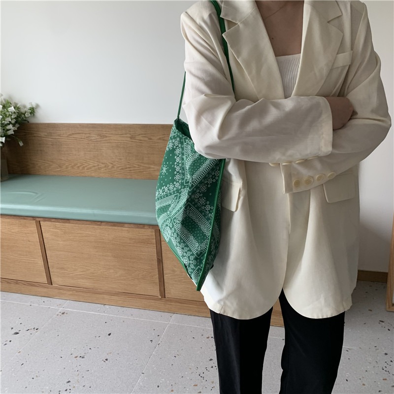 超美復古圖騰✡✡📸N15韓國空運🇰🇷復古圖騰印花單肩腰果花包 時髦單肩包 休閒女包 磁扣開口 韓國單肩包 包包-細節圖9