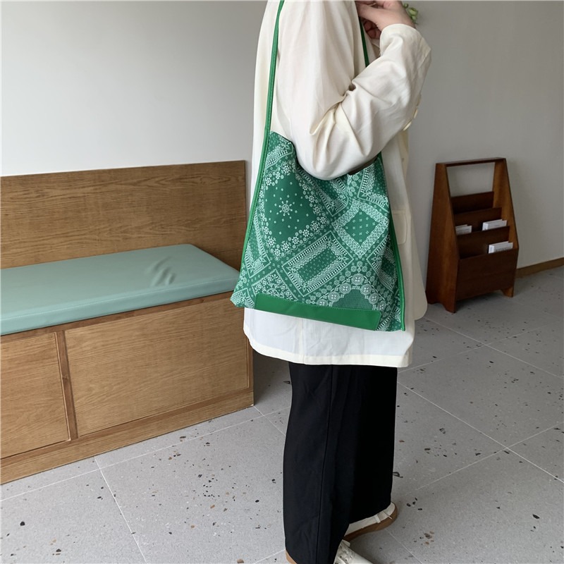 超美復古圖騰✡✡📸N15韓國空運🇰🇷復古圖騰印花單肩腰果花包 時髦單肩包 休閒女包 磁扣開口 韓國單肩包 包包-細節圖11