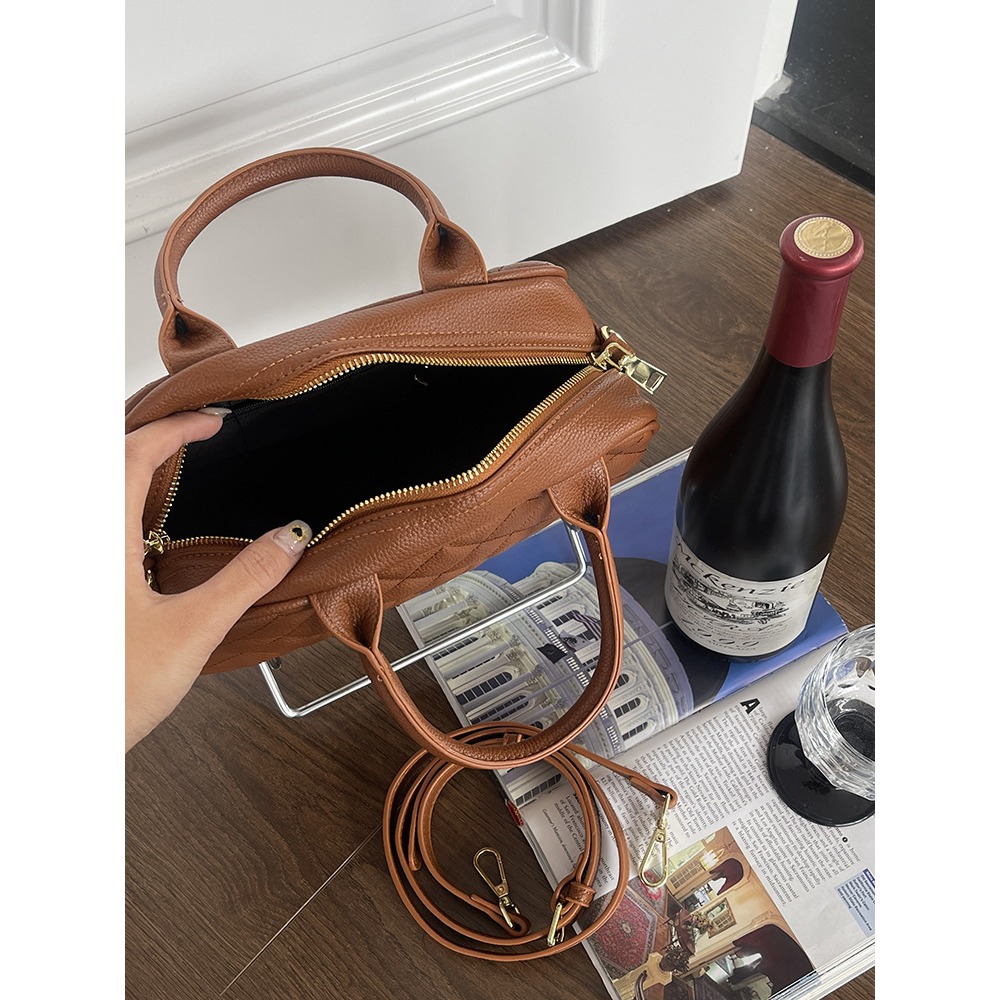 高貴氣質🍹⭐F20韓國🇰🇷代購質感綉格手提波士頓包 波士頓包 斜挎包 綉格包 軟皮 單肩包 韓國包包 韓國代購-細節圖11