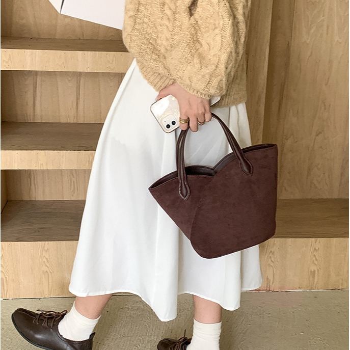 挺版厚底😌好愛✌C20韓國空運🇰🇷特殊造型絨面手提水桶包 手提包 麂皮絨包包 韓國水桶包 毛絨包包 毛絨拼接皮-細節圖5